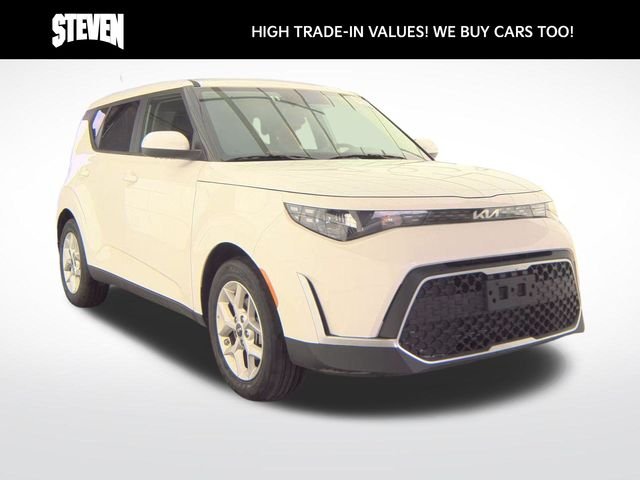 Used 2025 White Kia LX image 3
