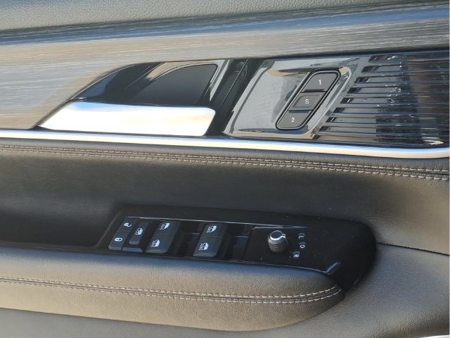Used 2024  Jeep Series II image 17