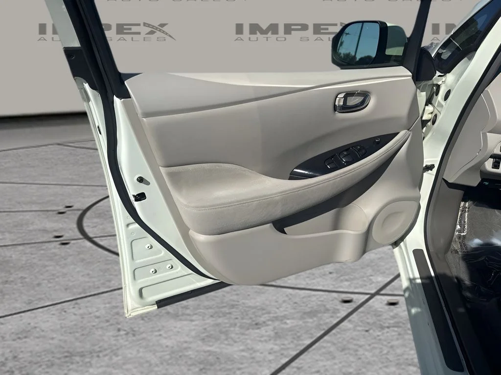 Used 2012 White Nissan SV image 23
