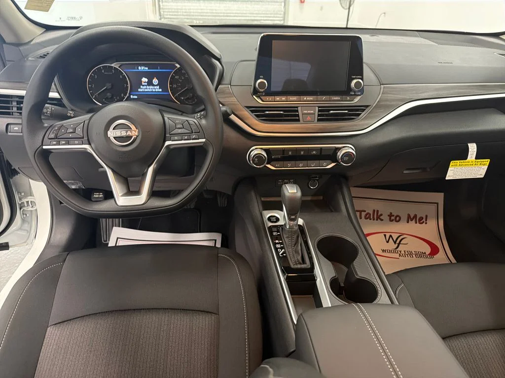 New 2026 White Nissan 2.5 SV image 14