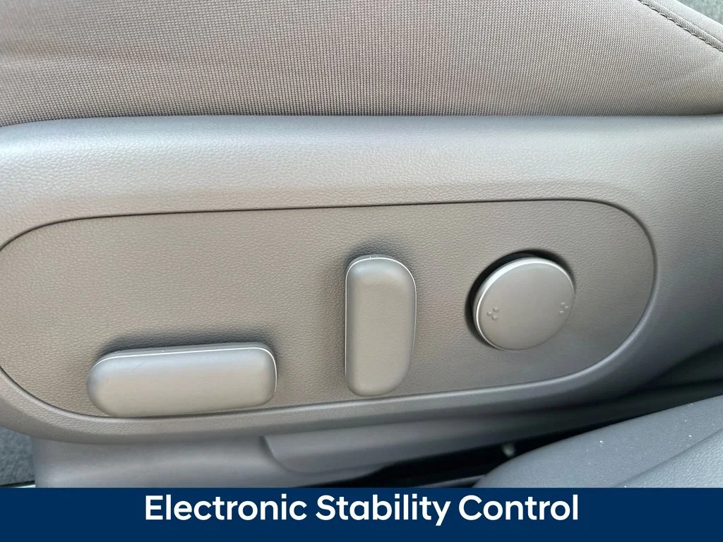 New 2025 Cyber Gray Hyundai SE image 15