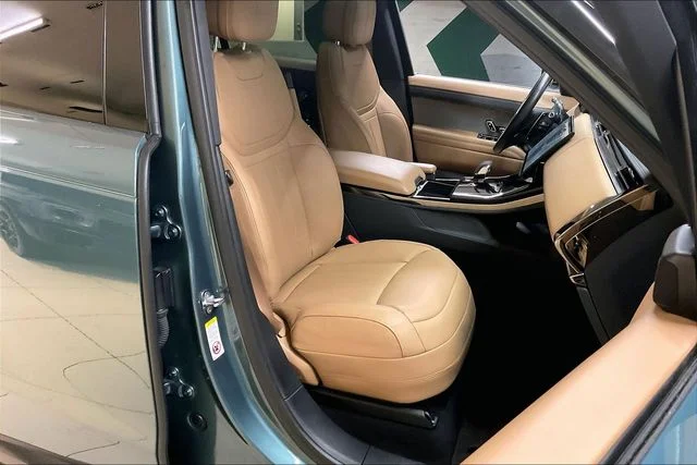 Used 2024 Green Land Rover SE image 6