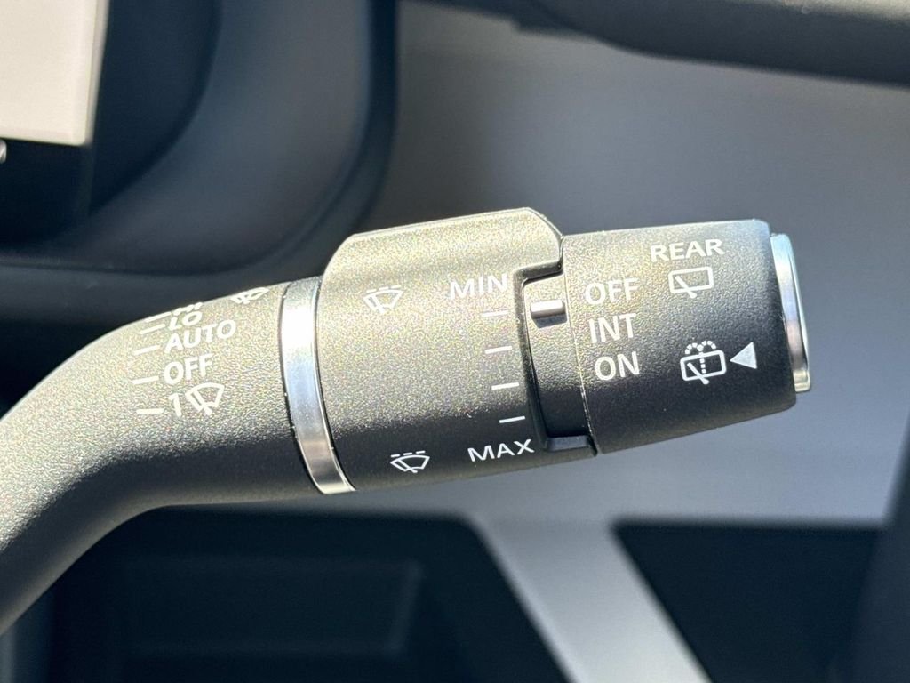 Used 2025 Black Land Rover S image 9
