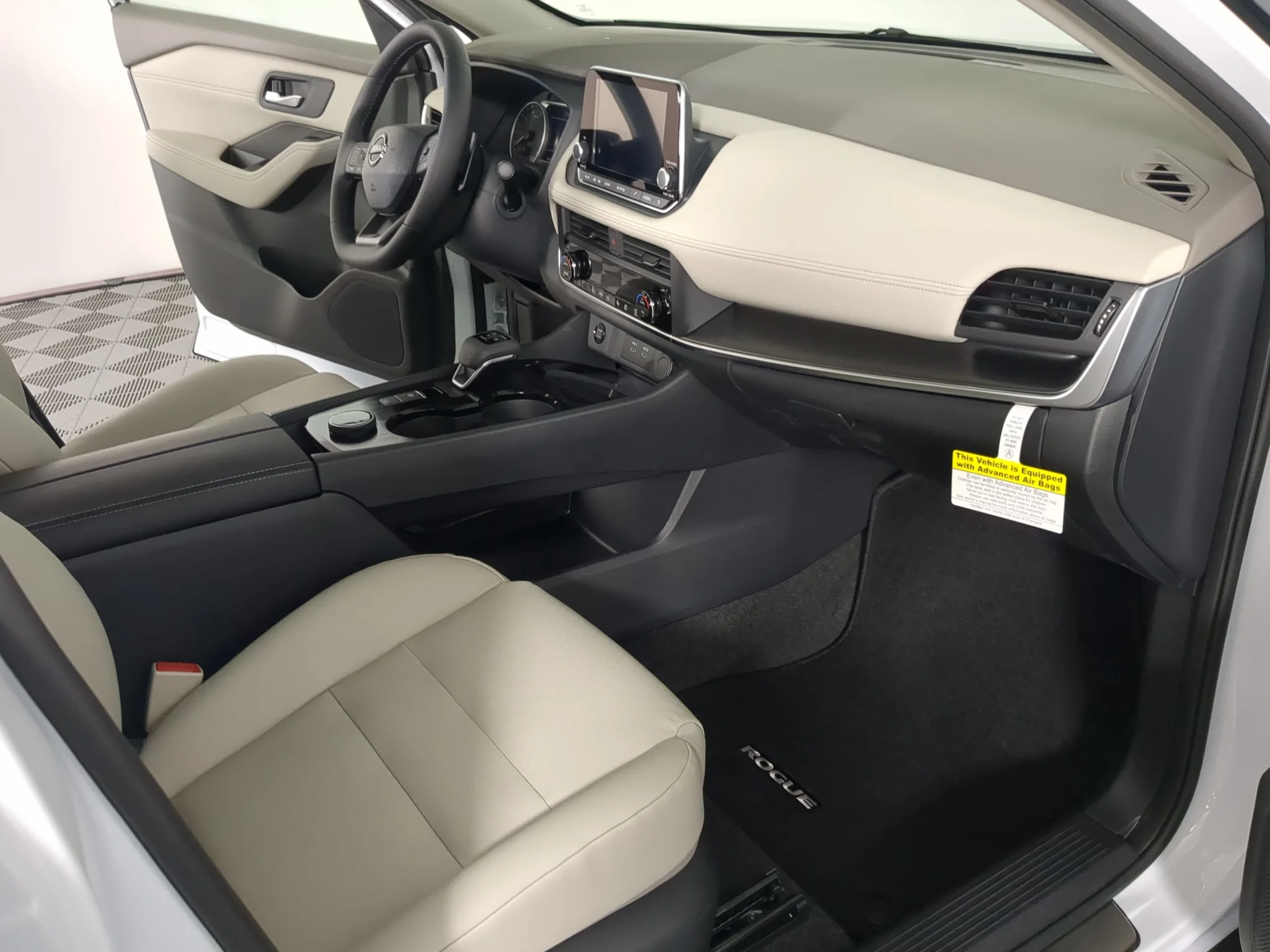 New 2027 Everest White Pearl Tricoat Nissan SV image 20