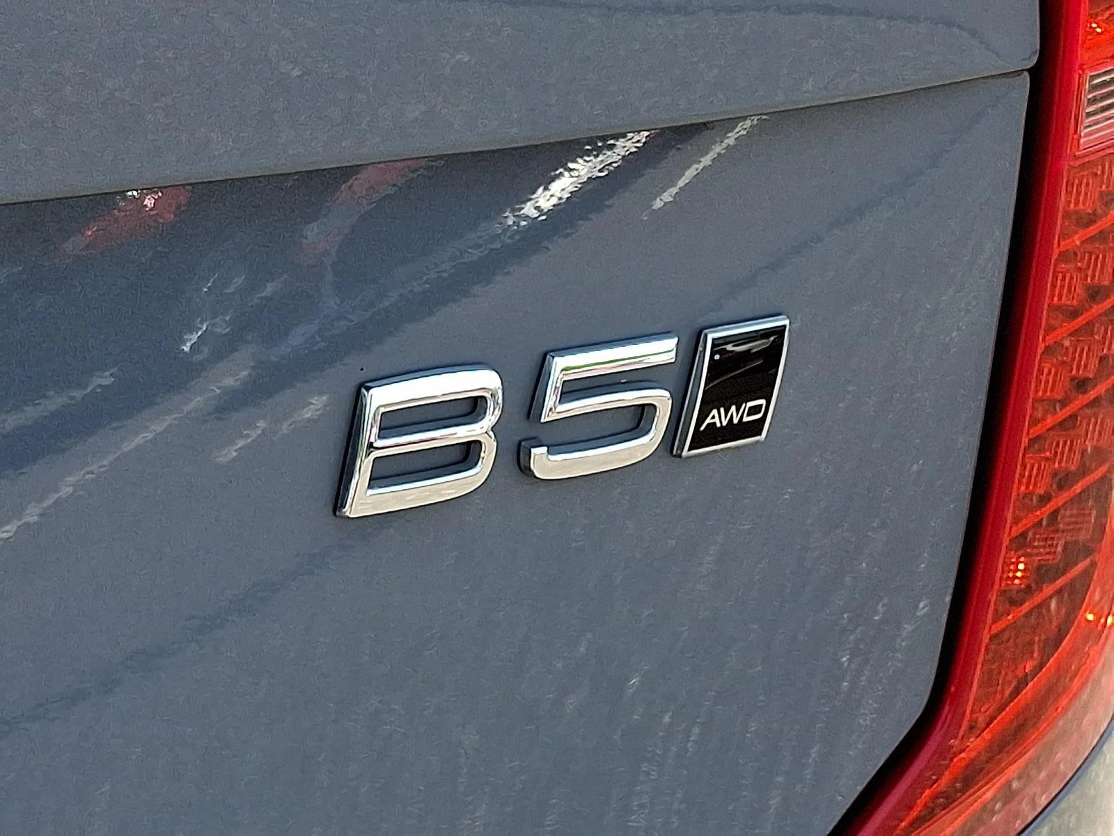 Used 2023 Thunder Grey Metallic Volvo Core image 32