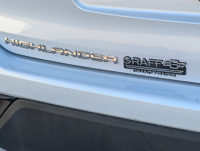 Used 2023 Off-white Toyota LE image 36