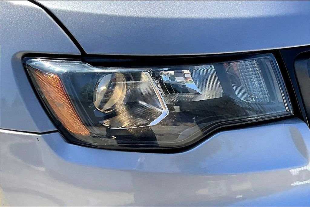 Used 2019 Silver Jeep Trailhawk image 31