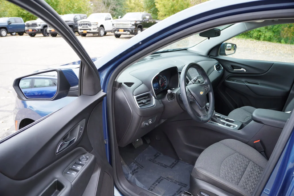 Used 2024 Lakeshore Blue Metallic Chevrolet LT image 14