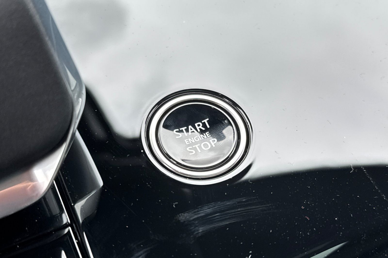 New 2026 Santorini Black Land Rover SE image 26