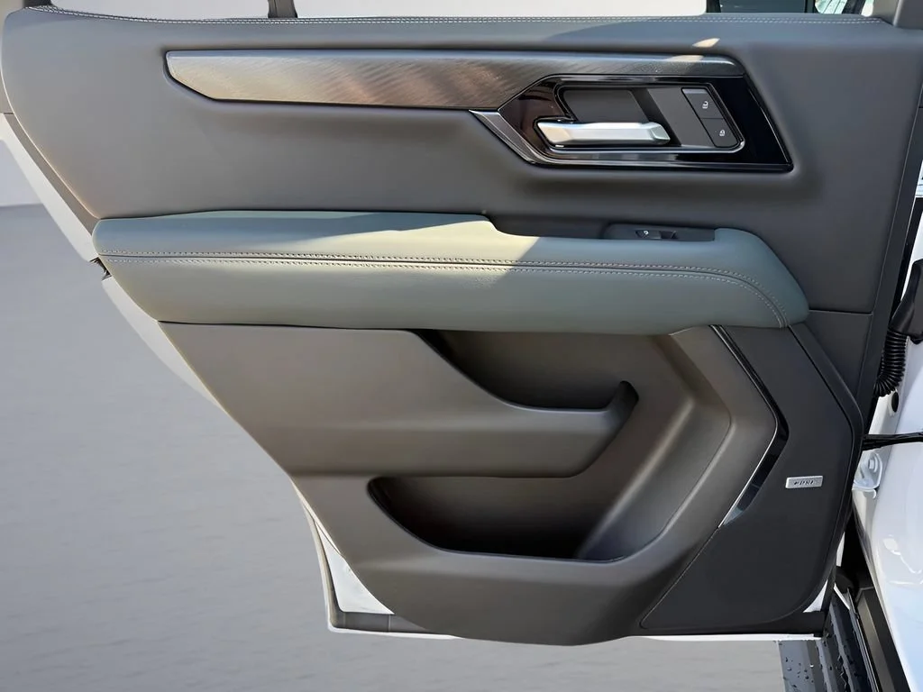 New 2026 Summit White GMC AT4 image 31