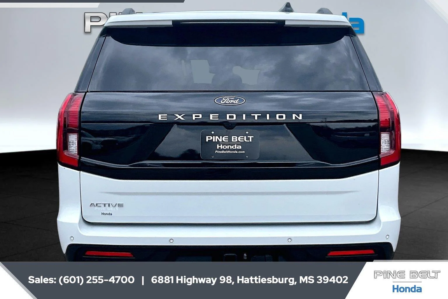 Used 2025 Oxford White Ford Active image 4