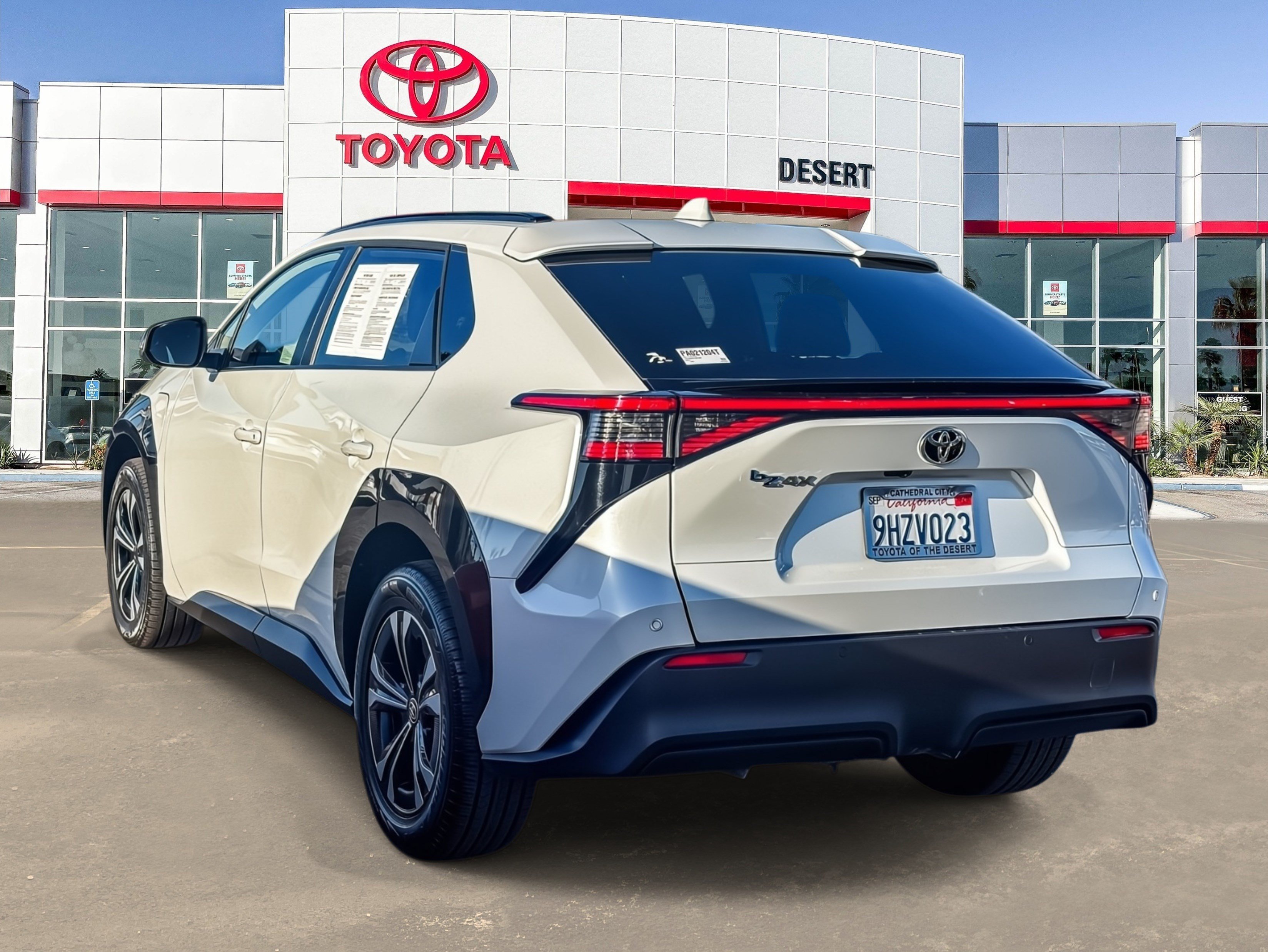 Used 2023 Pearl Toyota XLE image 4
