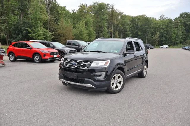 Used 2017 Black Ford XLT image 1