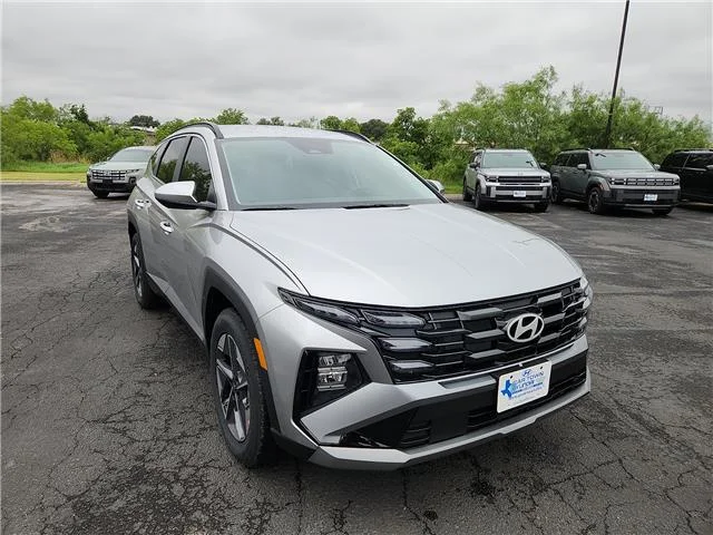 New 2026 Shimmering Silver Hyundai SEL image 4