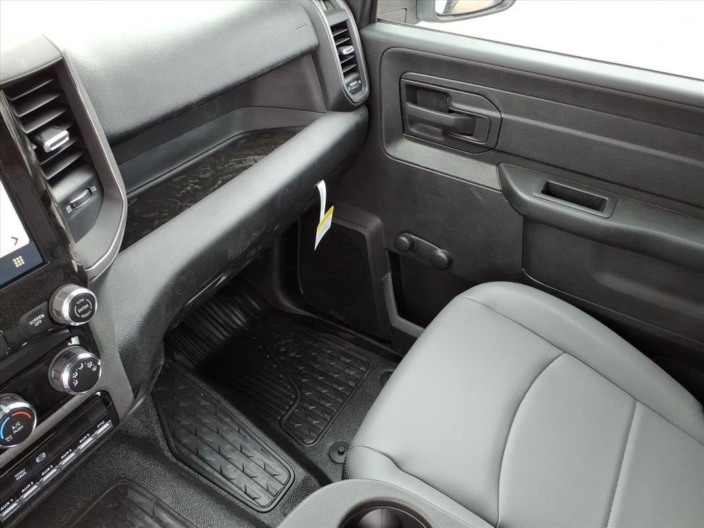 2026 RAM 3500 Chassis Tradesman - Photo 16