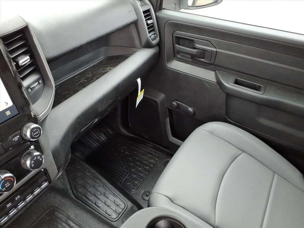 2026 RAM 3500 Chassis Tradesman - Photo 16