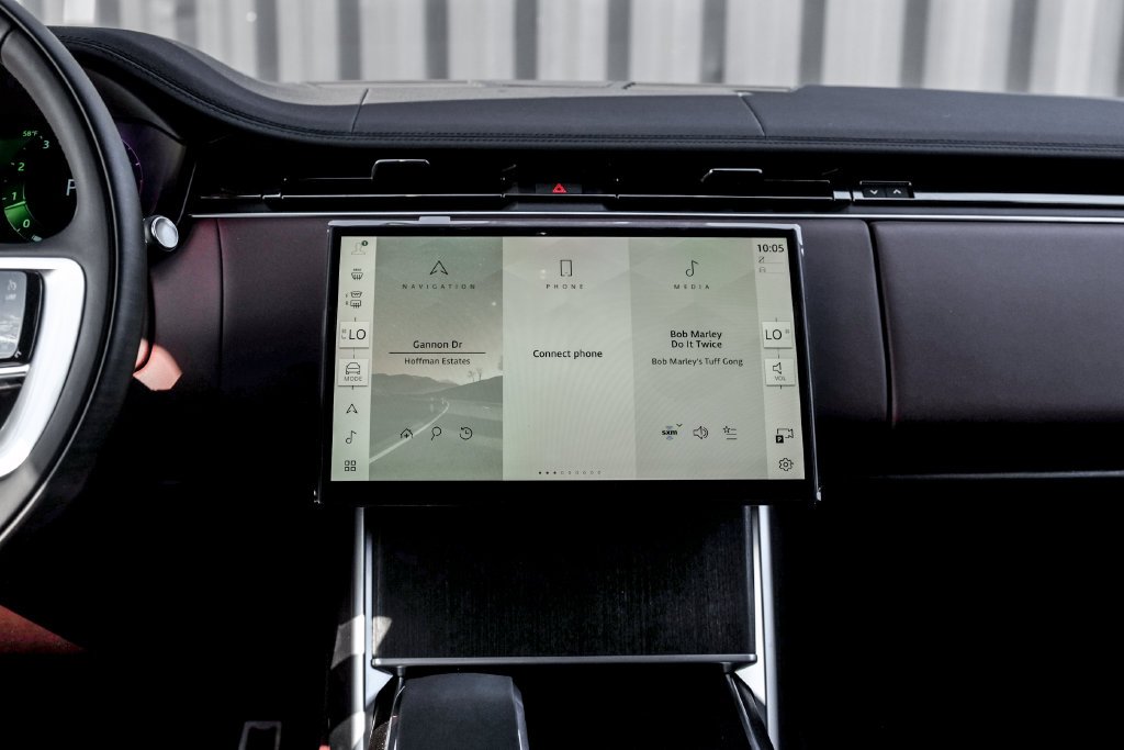 New 2026 Ostuni Pearl White Land Rover SE image 19