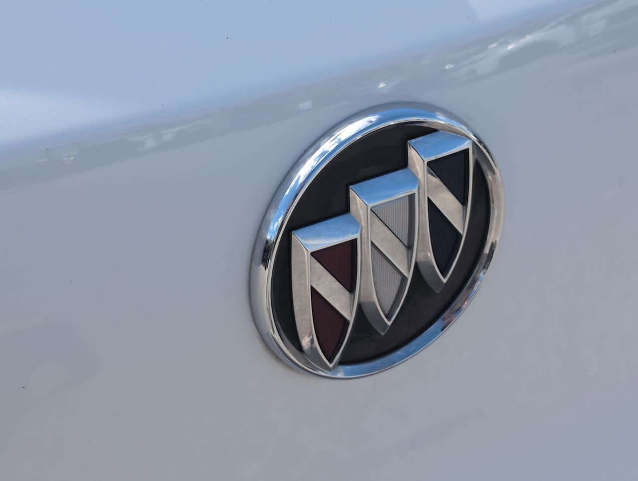 Used 2023 Summit White Buick Select image 28