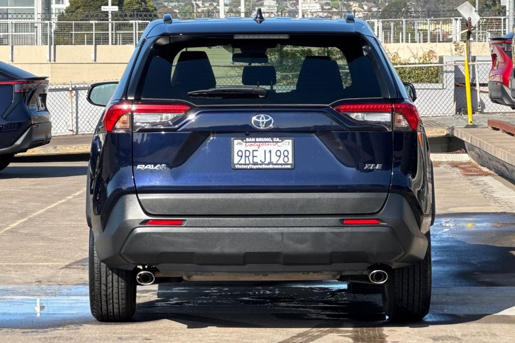 Used 2025  Toyota XLE image 5