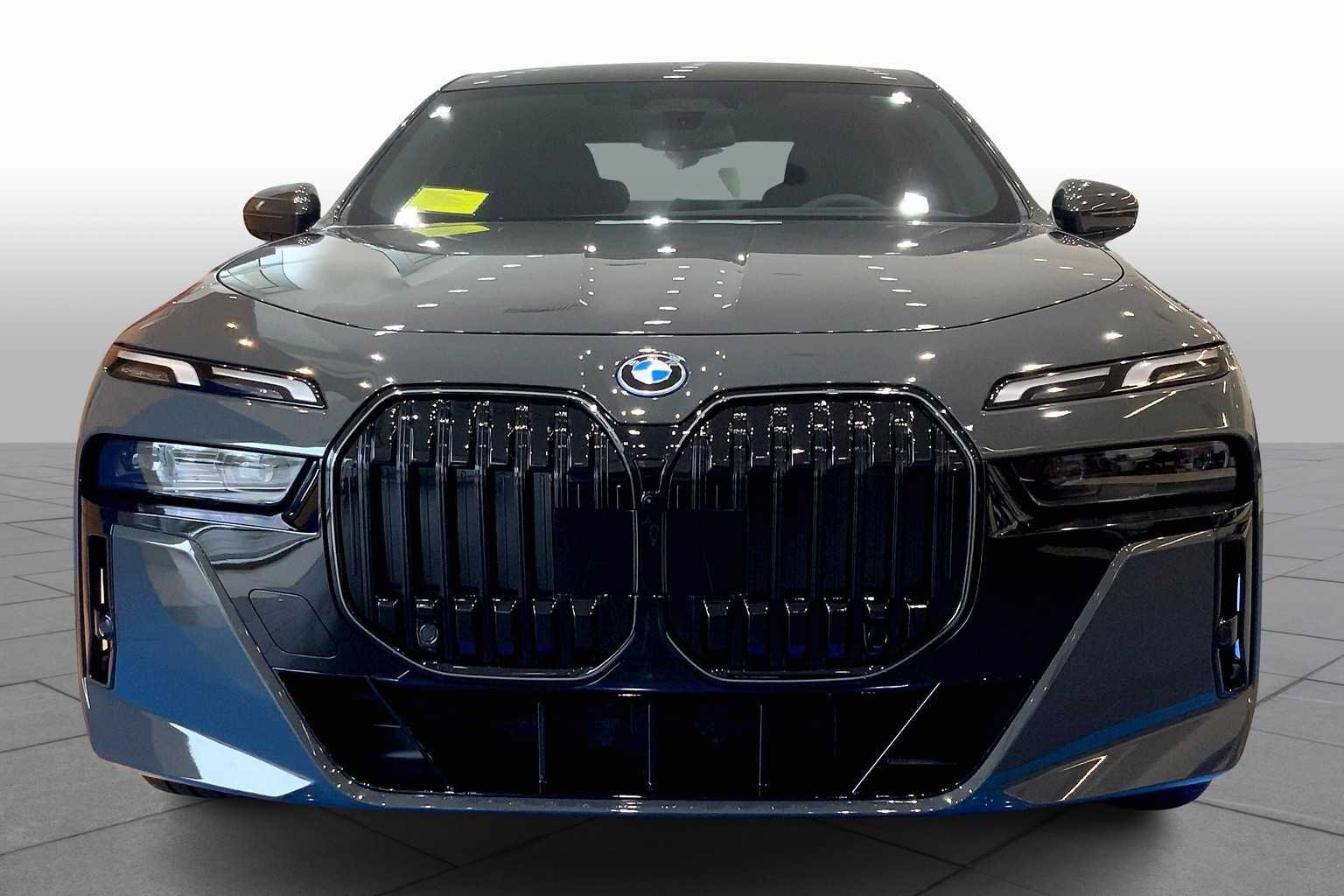 Used 2026 Dravit Grey Metallic BMW 750e xDrive image 3