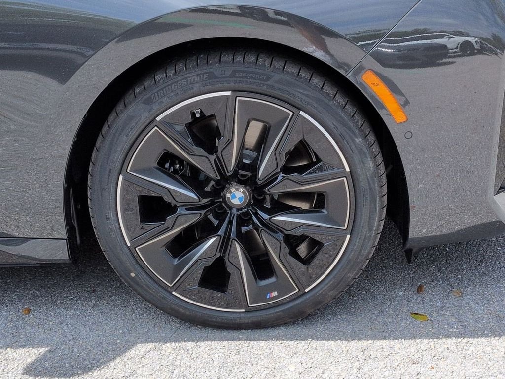 New 2026 Gray Metallic BMW 760i xDrive image 11