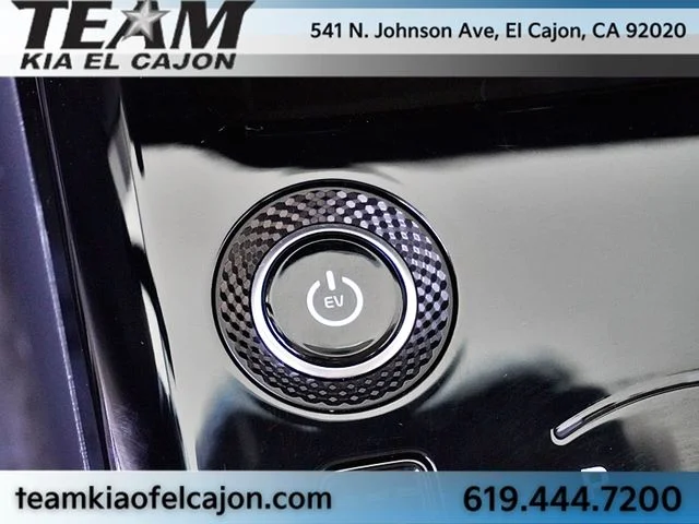 Used 2023 Gray Kia Wave image 31