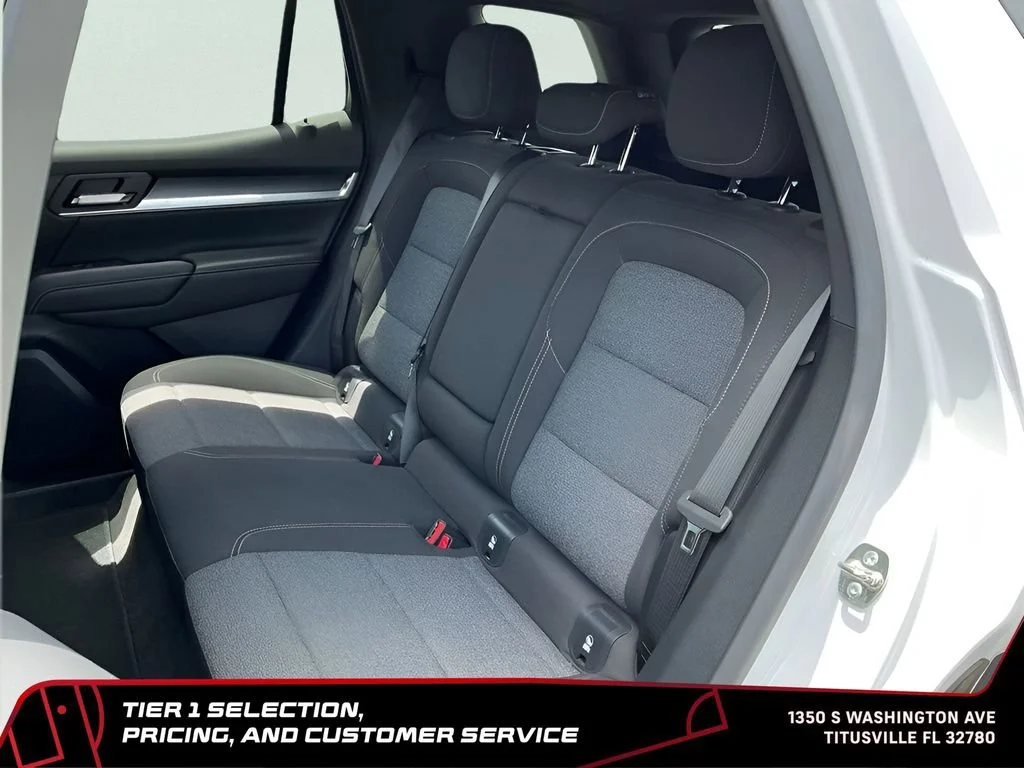 Used 2025 Summit White GMC Elevation image 17