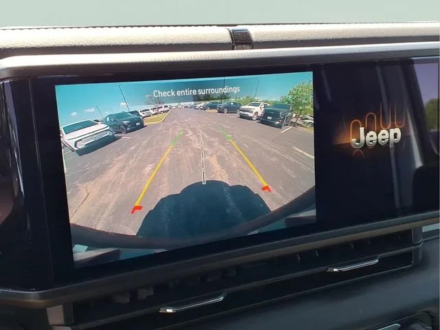 Used 2026  Jeep Sahara image 6