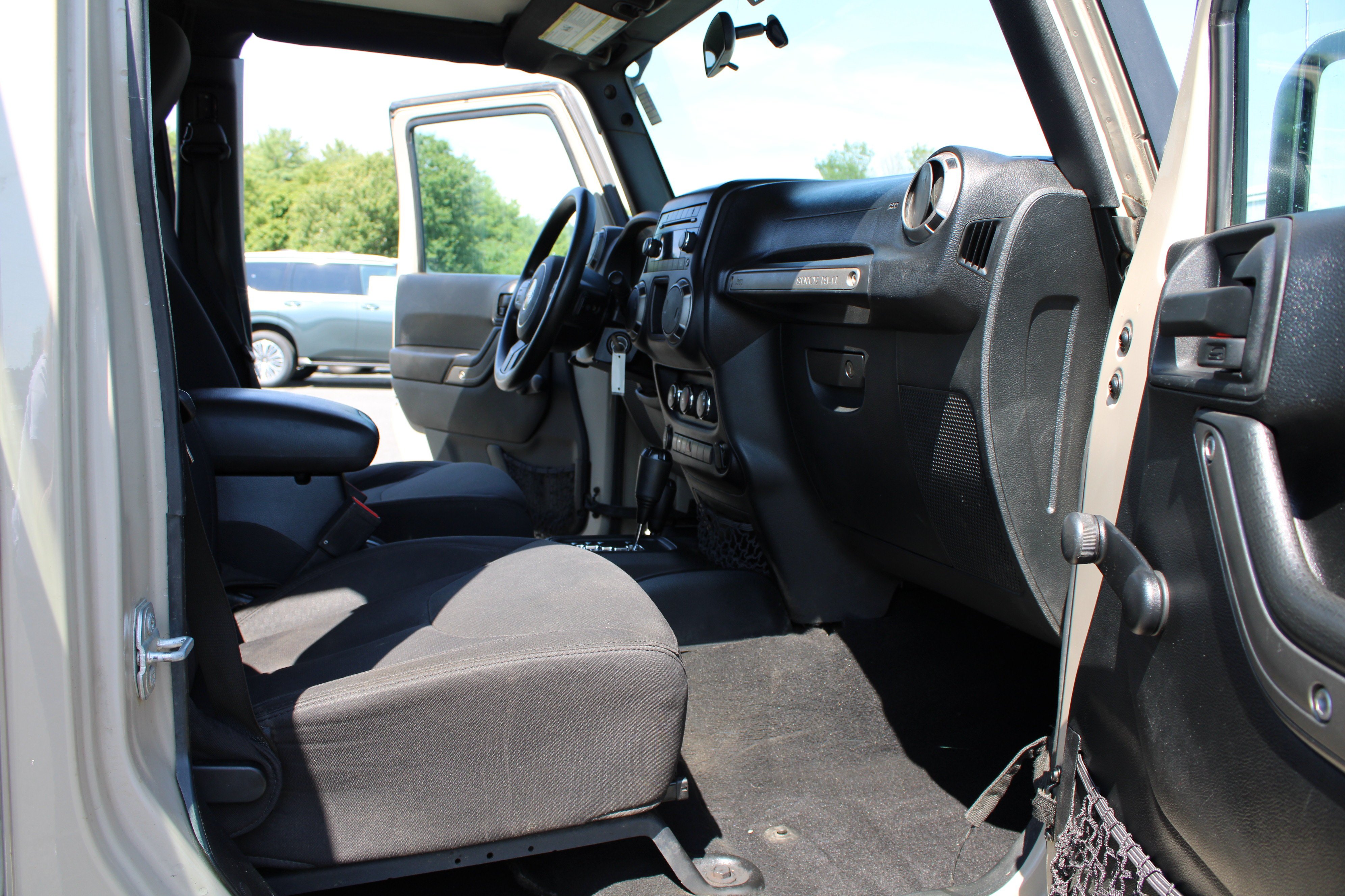 Used 2016 Mojave Sand Clearcoat Jeep Sport image 18