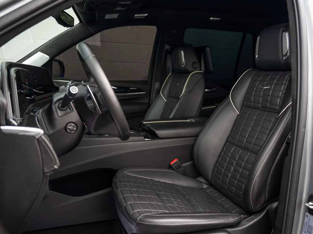 Used 2023 Silver Cadillac V-Series image 5