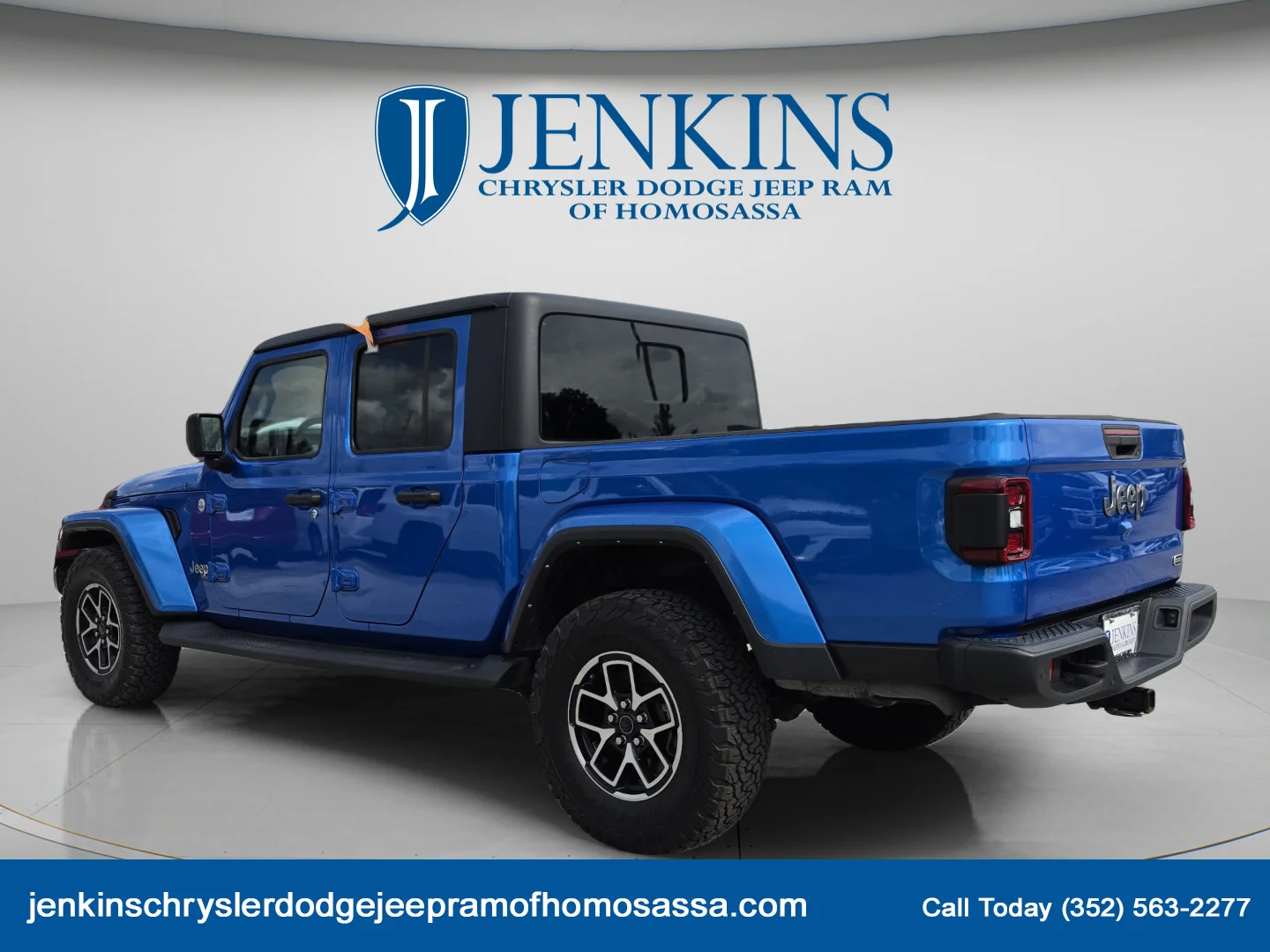 Used 2021 Hydro Blue Pearlcoat Jeep Overland image 5