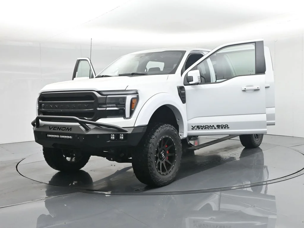 New 2025 Oxford White Ford Lariat image 33