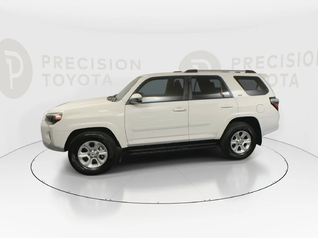 Used 2022 White Toyota SR5 image 12