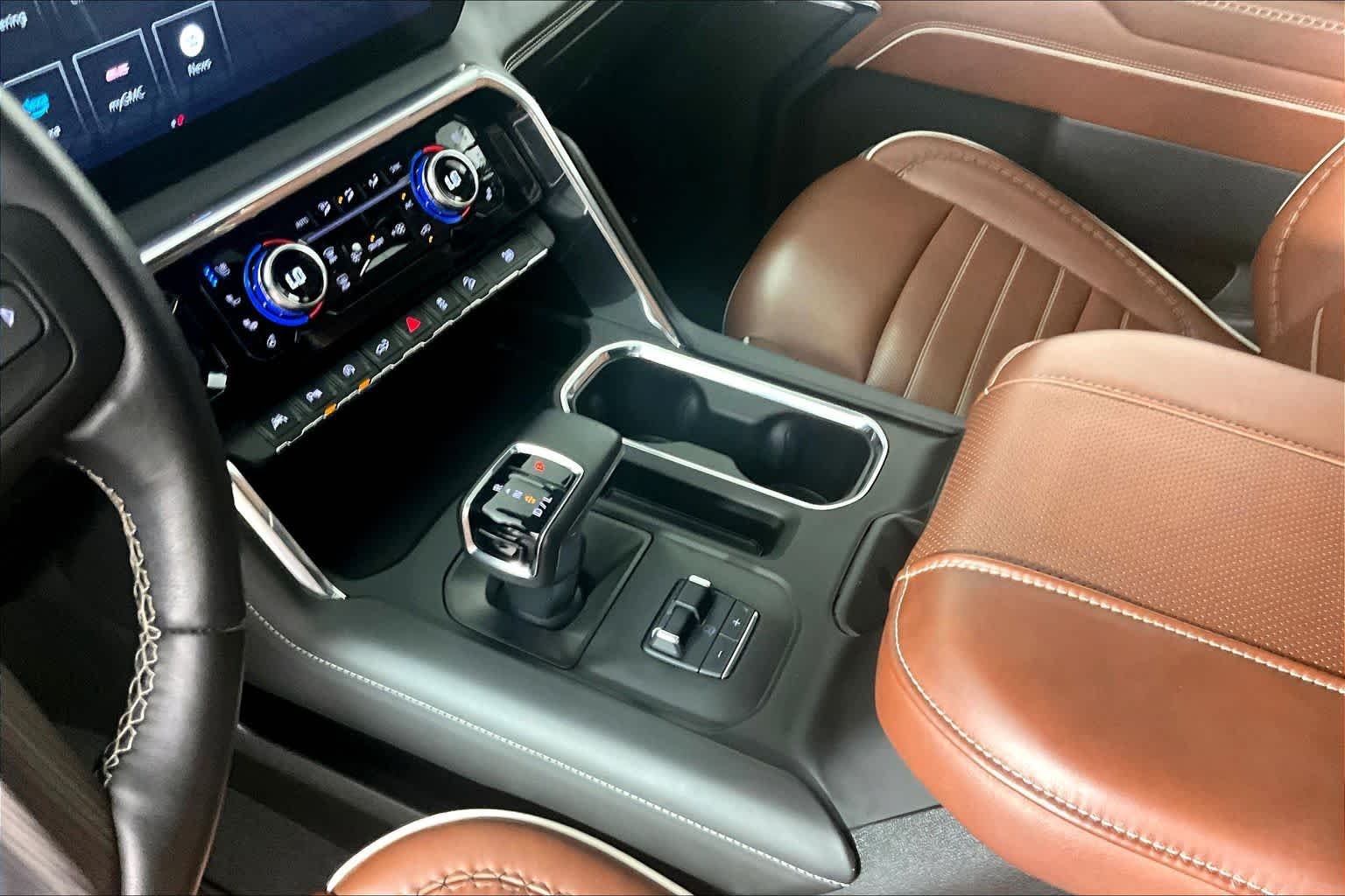 Used 2024 White Frost Tricoat GMC Denali Ultimate image 17