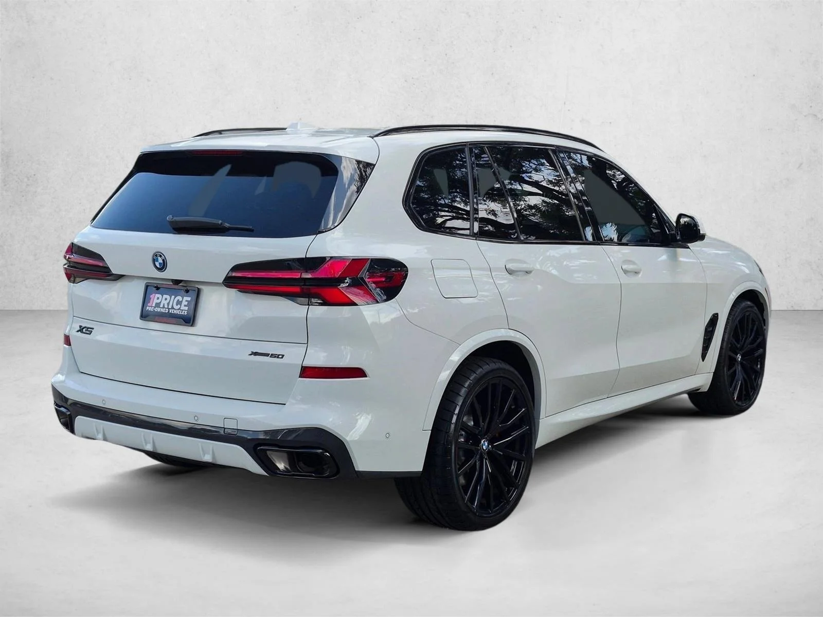 Used 2024 Alpine White BMW xDrive50e image 5