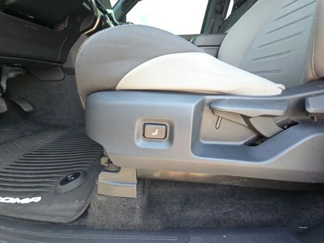 Used 2025  Toyota  image 21