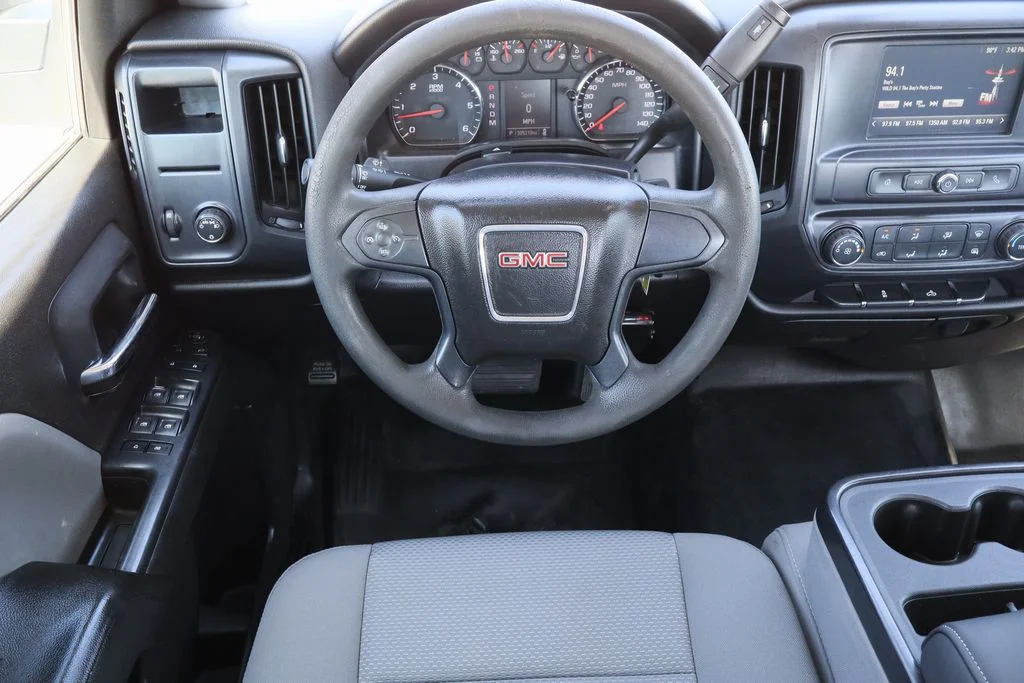 Used 2016 White GMC Base image 23
