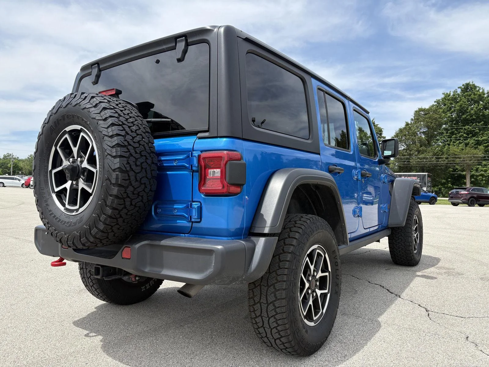 Used 2025 Hydro Blue Pearlcoat Jeep Rubicon image 22