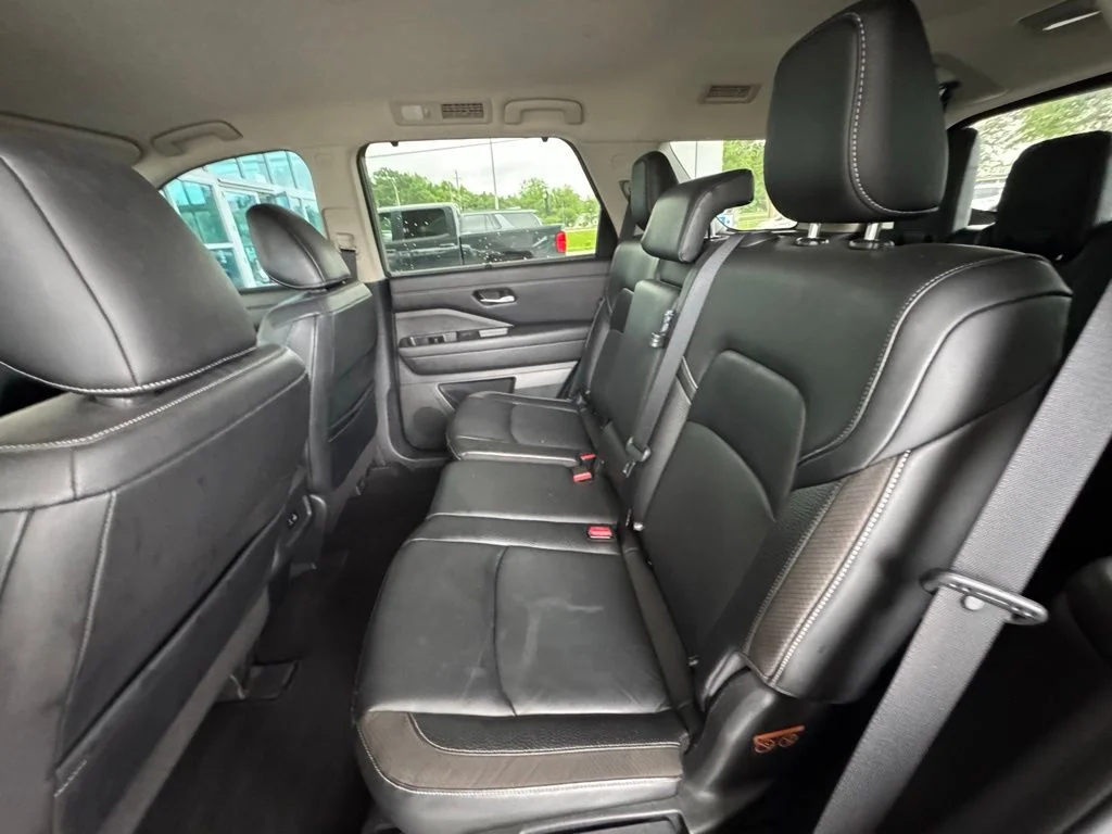 Used 2022 Gray Nissan SL image 19