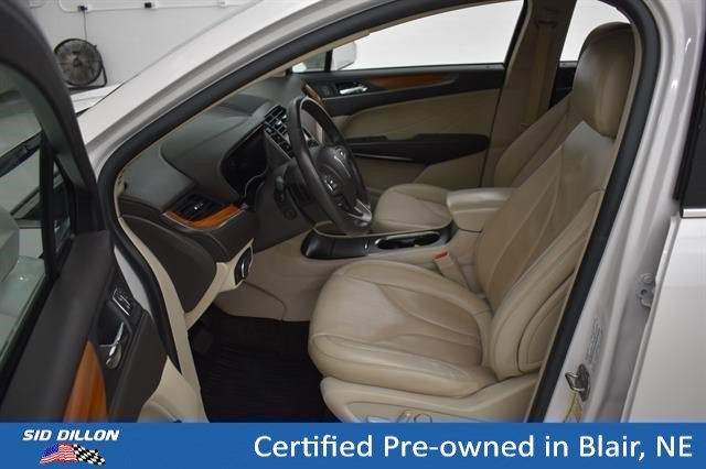 Certified Used 2017 White Platinum Metallic Tri-Coat Lincoln Select image 6