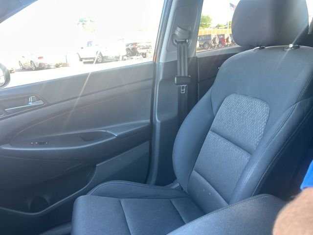 Used 2017 Black Noir Pearl Hyundai SE image 21