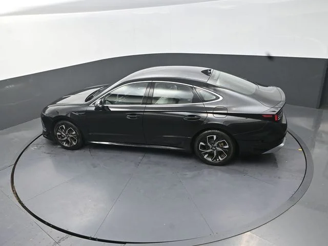 Used 2024 Black Hyundai SEL image 26