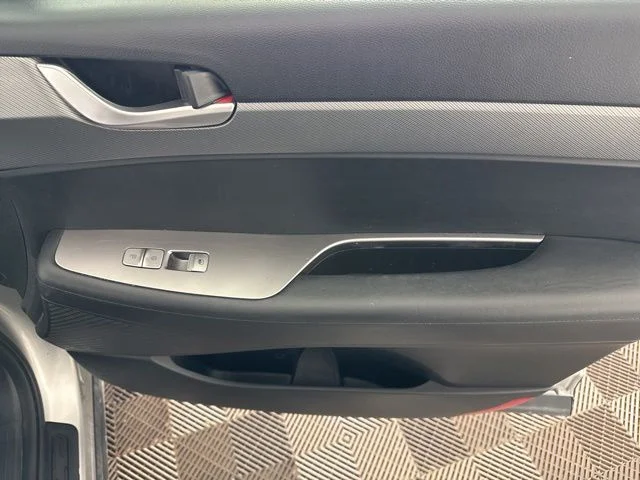 Used 2023 Silver Hyundai SEL image 21