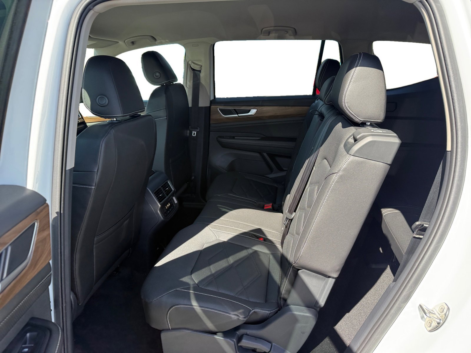 New 2026 Opal White Pearl Volkswagen 2.0T SE image 16
