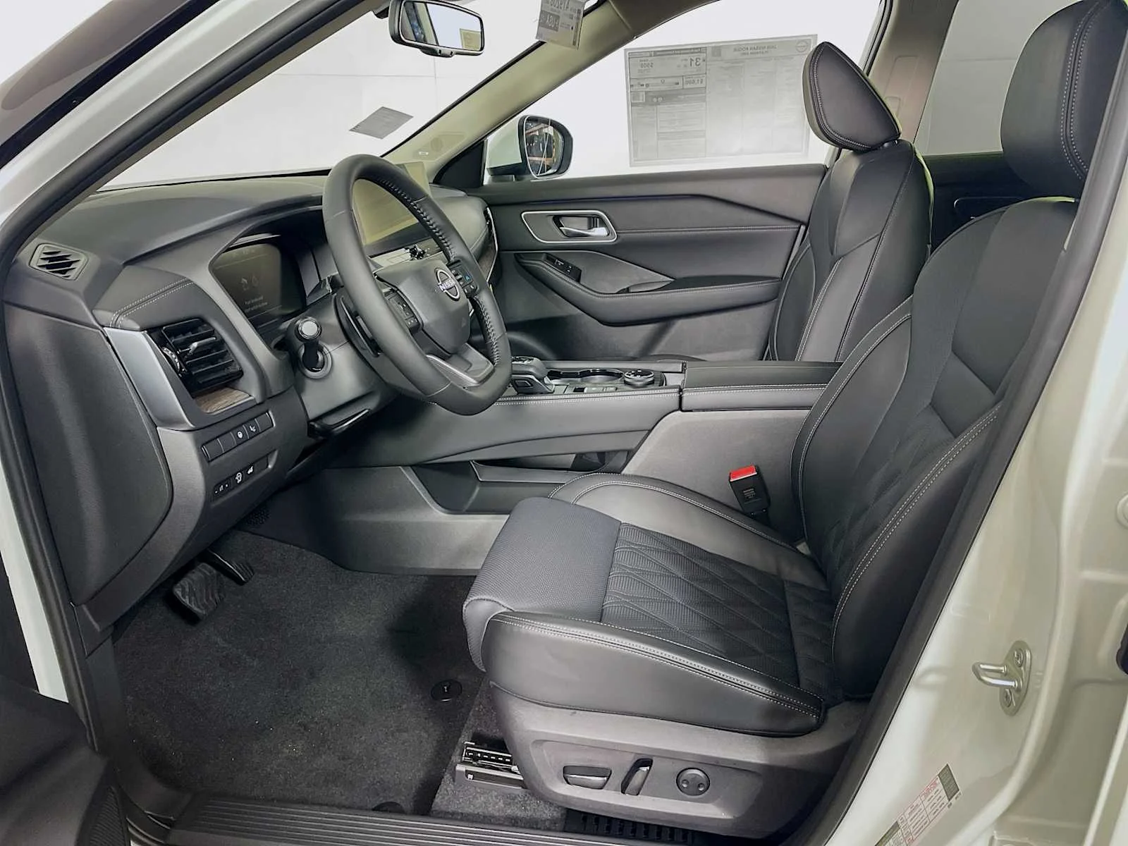 New 2026 Everest White Pearl Tricoat Nissan Platinum image 4