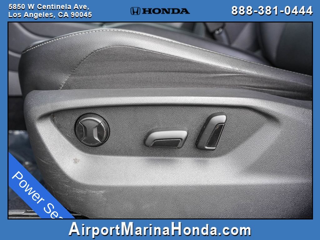 Used 2018 Pearl Metallic Volkswagen 2.0T SEL image 26