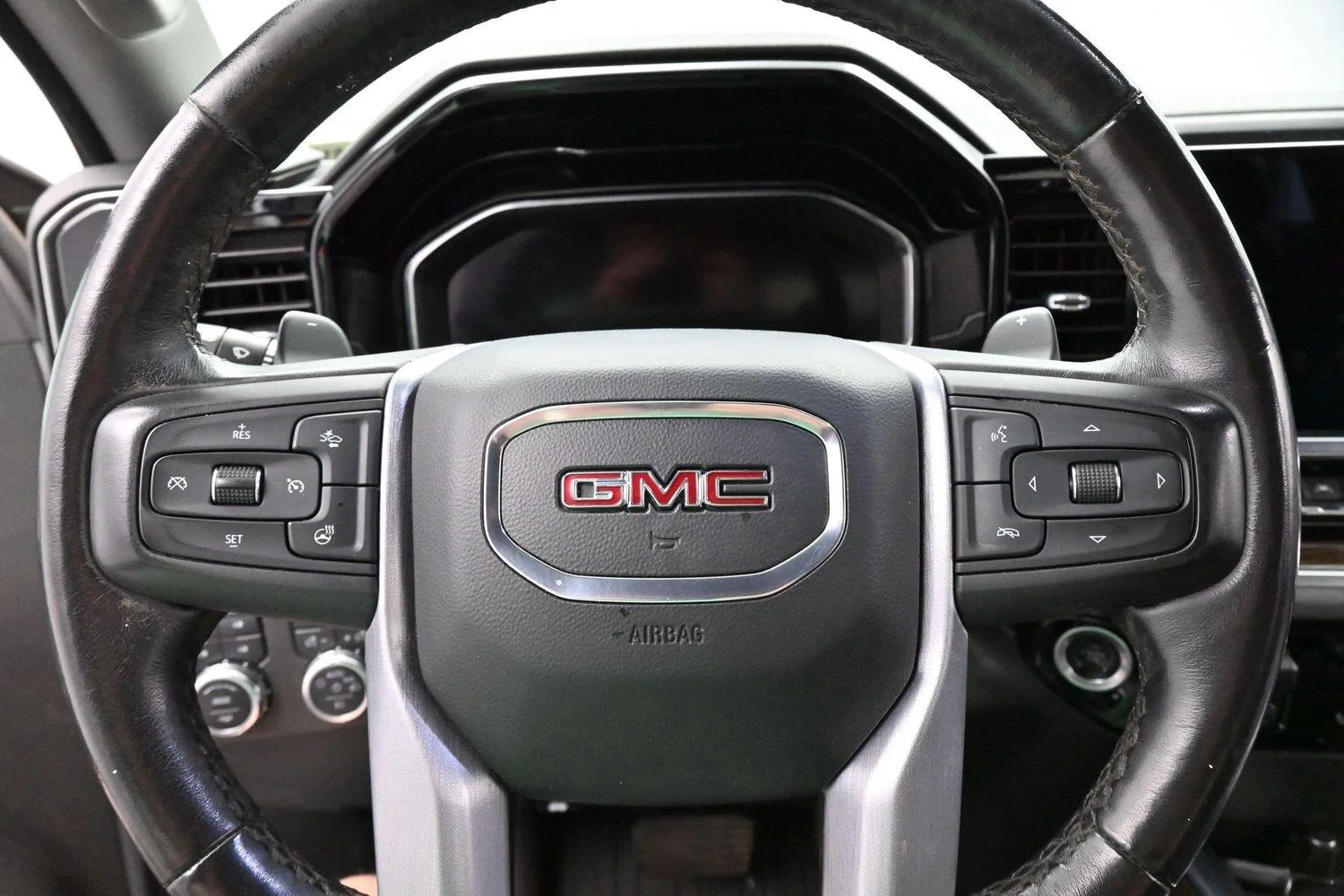 Used 2022 Quicksilver Metallic GMC Elevation image 16