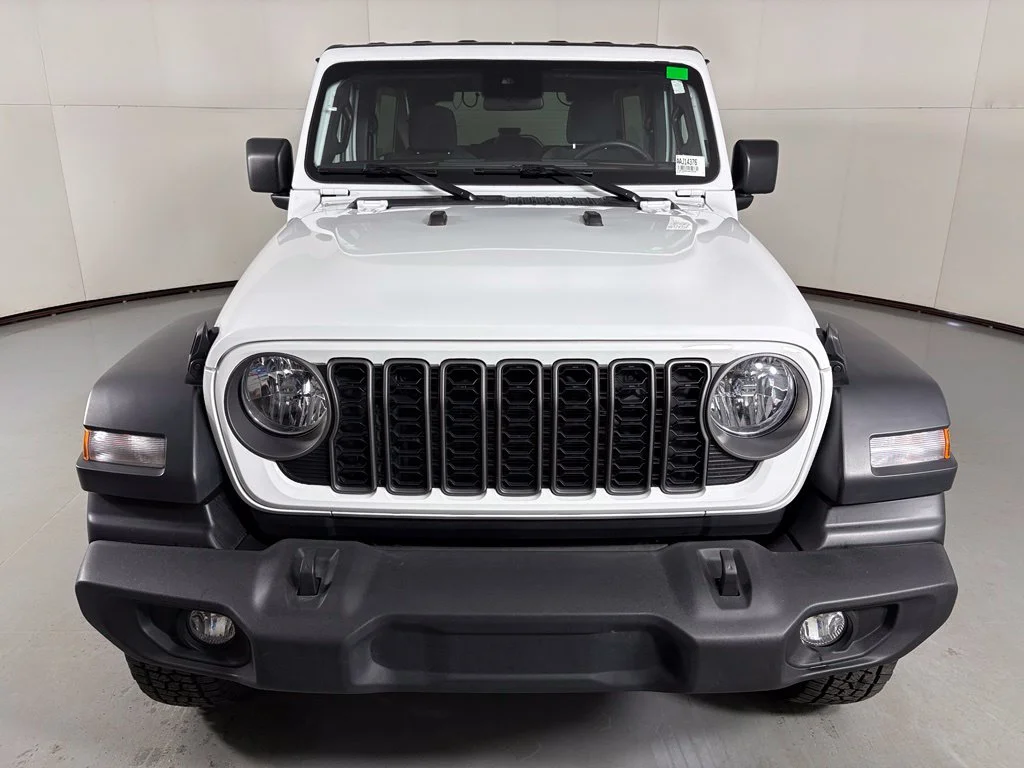 Used 2025 White Jeep Sport S image 3
