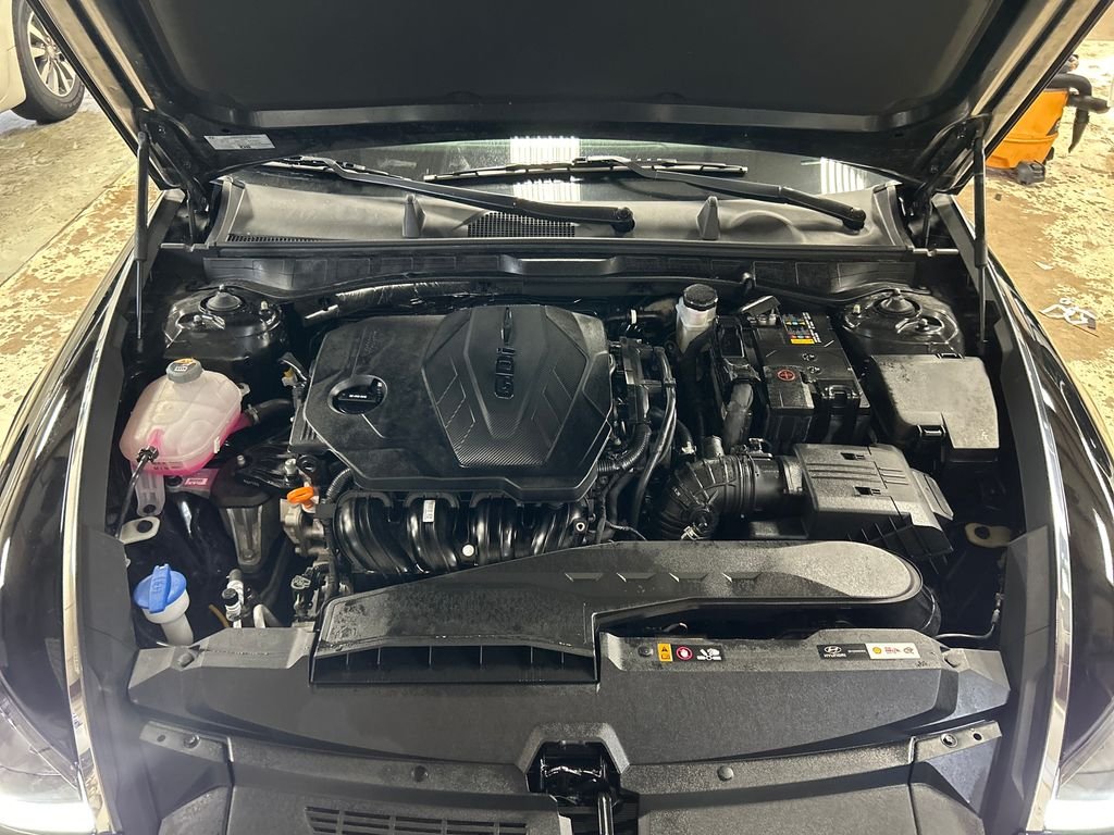 Certified Used 2022 Black Hyundai SE image 10