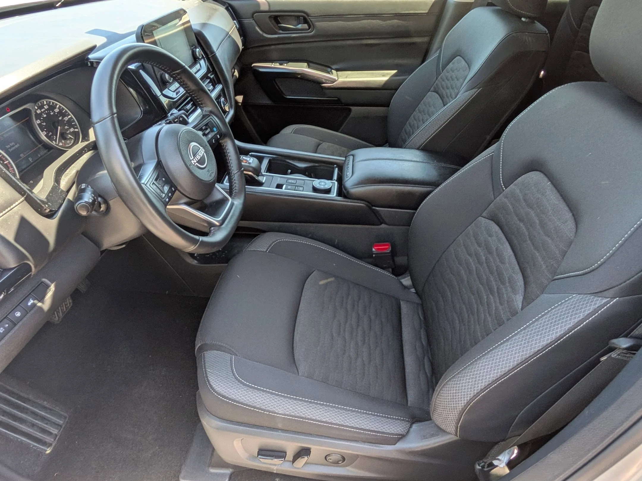 2025 Nissan Pathfinder SV - Photo 11